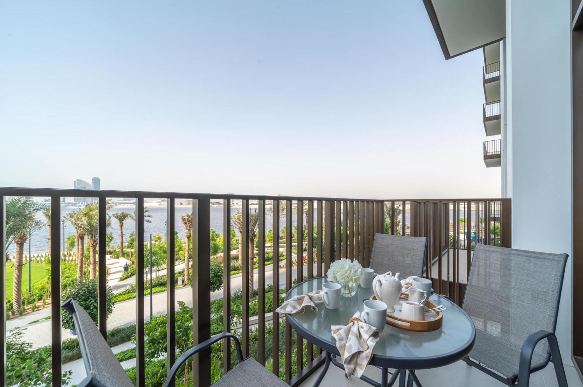 Frank Porter - Creek Crescent Tower 1 Apartment Dubai