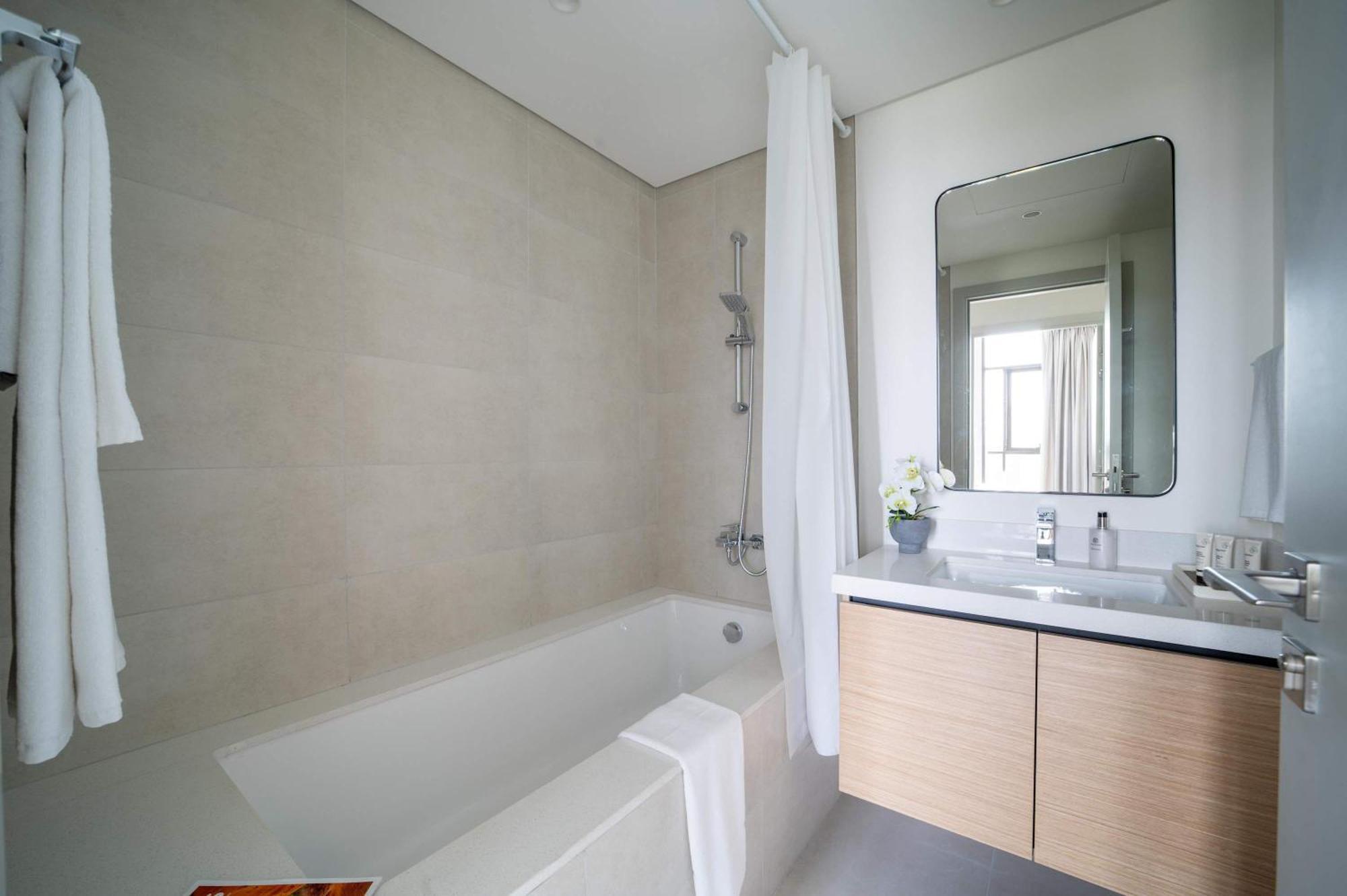 Frank Porter - Creek Crescent Tower 1 Apartment *